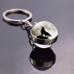 Wolf and Moon Keychain Glass Ball Pendant Crystal Ball Jewelry Fashion Wolf Head Sphere Keyring Animal Key Chain Men Women Gift